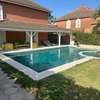 Villa bord de mer spacieuse avec piscine thumb 1