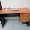 Bureau chêne foncé 1 porte 3 tiroirs MDF thumb 1