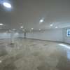Espace bureau lumineux grand volume avec vue ville thumb 1
