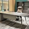 Des tables de bureau – Élégance, solidité et fonctionnalité thumb 9