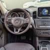 Mercedes GLS 350d 4MATIC SUV blanc puissant thumb 5
