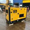 Moteur diesel industriel jaune avec batterie intégrée thumb 0