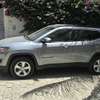 Jeep Compass 2018 SUV argent robuste et polyvalent thumb 1