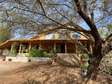 Villa sur un terrain de 6.000 m2 pieds dans l'eau