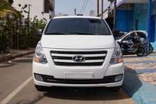 Hyundai Starex 2017 – Spacieux et Très Propre