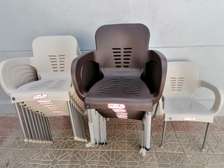 Chaises en plastique