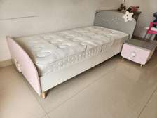 Lit enfant + matelas + chevet