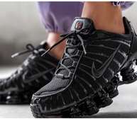 CHAUSSURES POUR HOMME ET FEMMES