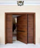 Porte pivotante bois massif naturel foncé 90x210 cm