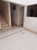 Villa R+1 à vendre à Hlm grand yoff