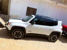 Jeep Renegade 4x4 SUV compact blanc