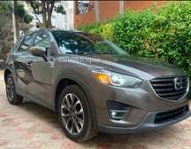 Mazda CX-5 SUV compact gris métallisé