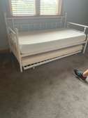 Lit en fer avec matelas