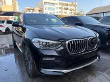 BMW X4 SUV Noir Puissant ,Spacieux  un  SUV coupé )