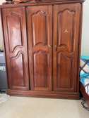 Lit et armoire
