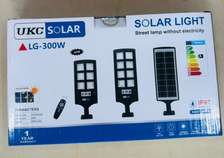 UKC - Le lampadaire solaire haut de gamme LG-300W