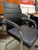 Chaise bureau noir cuir synthétique accoudoirs rembourrés