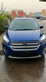 Ford escape 2017 bleu confortable et sécurisé