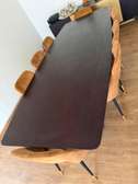 Grande table à manger en bois massif avec 8 chaises