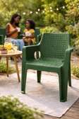 Chaise en plastique solide