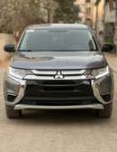 Mitsubishi Outlander 2018Gris SUV spacieux fiable