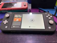 Nintendo switch Lite flashé +10Jeux
