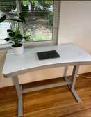 Table d'ordinateur assis debout ajustable