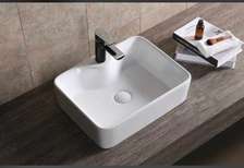 Un catalogue de meubles de salle de bain