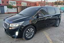 KIA CARNIVAL à louer avec. Chauffeur