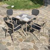Ensemble table carrée et 4 chaises jardin design