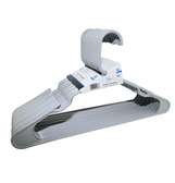 Ensemble de 18 cintres en plastiques made in USA