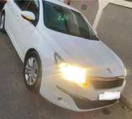 Belle Peugeot 308 blanche 2016