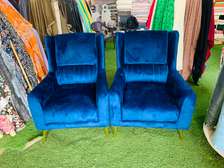 Des salons 8 places cuir et velours est disponibles