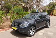 Renault Duster 5 portes gris foncé spacieux