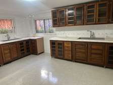 Location Duplex 4 chambres salon Point E