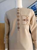 Tunique homme beige brodée manches longues confort