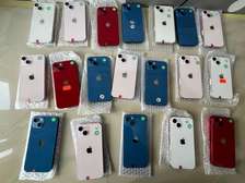 Apple iPhone 13 et 14 couleurs variées comme neuf