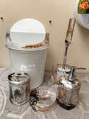 Poubelle et accessoires toilette