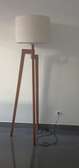 Lits plus lampe sur pied en bois massif