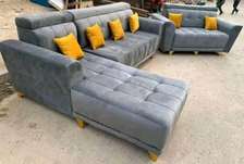 Salon angle gris 7 places avec coussins jaunes