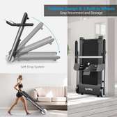 Tapis roulant pliable compact avec roues intégrées