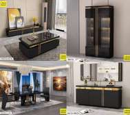 ENSEMBLE DE MEUBLES NOIRS BRILLANTS AVEC ACCENTS DORÉS