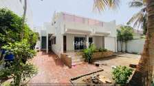 Villa R+1 à louer à Sotrac Mermoz