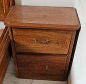 Vends lit King size, chevets et matelas