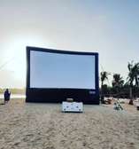 Écran gonflable géant noir blanc pour événements extérieurs