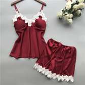 Ensemble pyjama satin doré dentelle blanche ajustable
