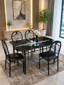 Table a manger 4 chaises élégant