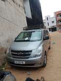 LOCATION : Hyundai H-1 11 places argent porte-bagages