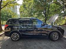 SsangYong Tivoli SUV compact blanc jantes alliage