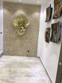Appartement neuf lumineux avec sol marbre moderne
